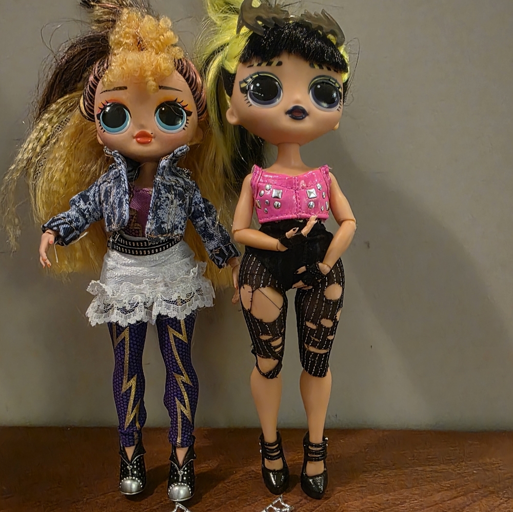 2 LOL OMG dolls
